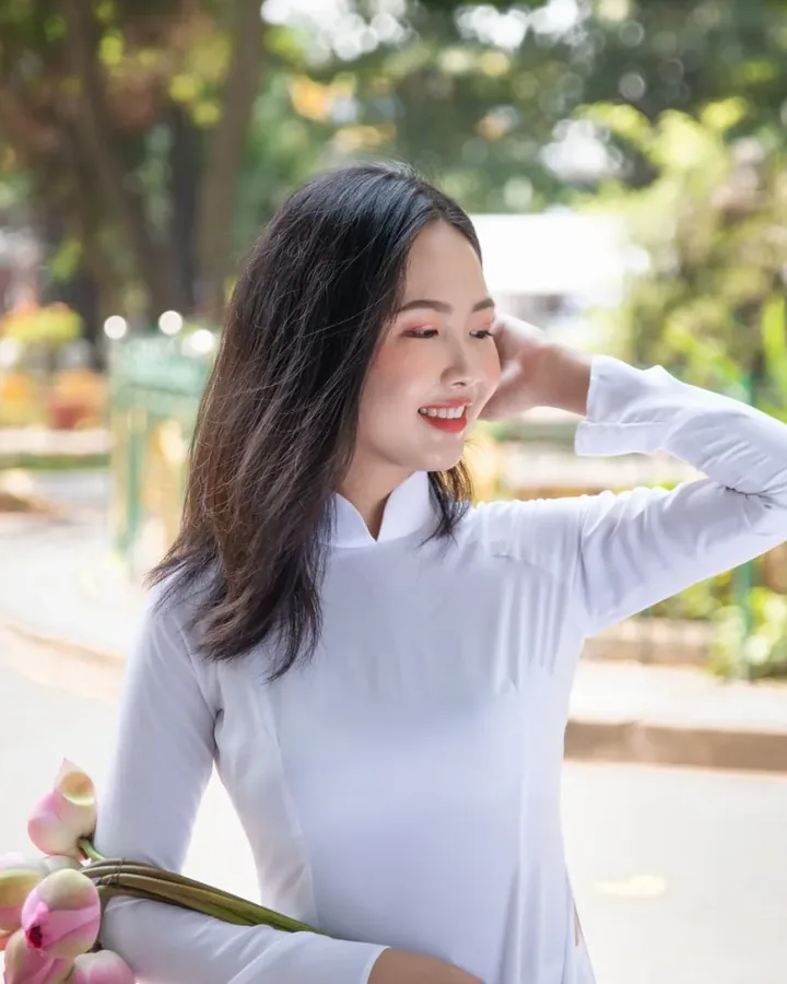 Ảnh chân dung Tiếng Anh Mrs Lê